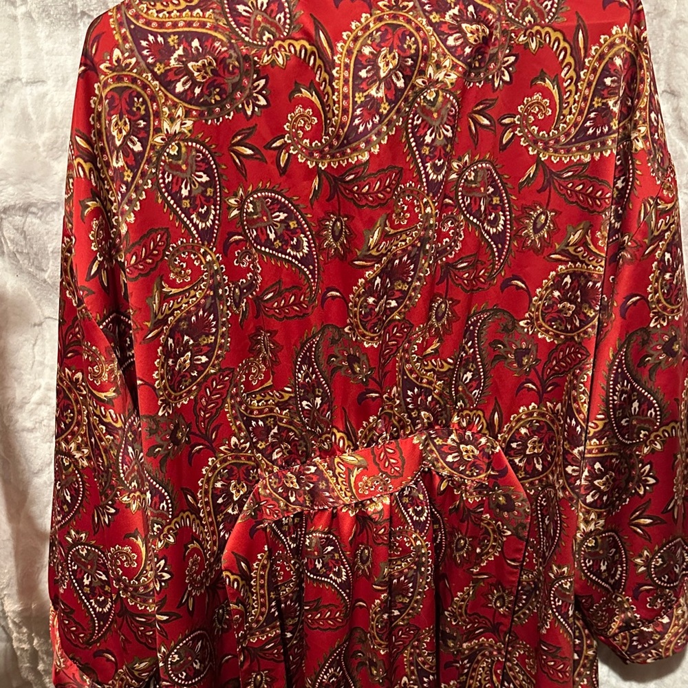 Cabernet Red Paisley Robe - Picture 5 of 7